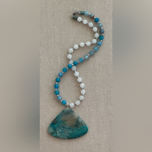 22-1/2 inch Mixed bead necklace NWOT - Picture 3 of 12